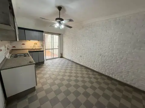 VENTA Casa en lote propio a REFACCIONAR