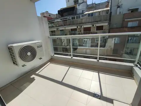 MONOAMBIENTE CON AMPLIO BALCON