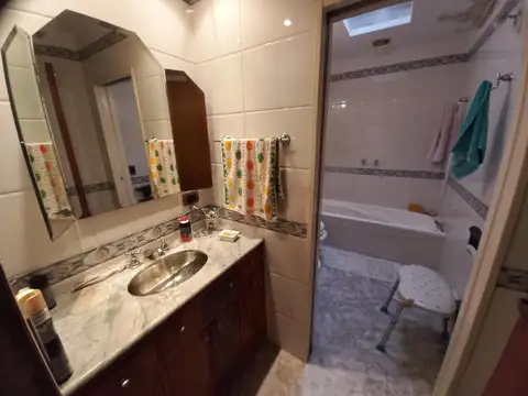 Casa en venta 4 ambientes, parque, quincho, garage en Villa Devoto