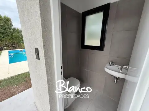 Casa 4 ambientes con 3 baños