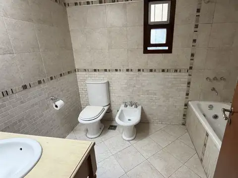 Casa 4 ambientes con 3 baños