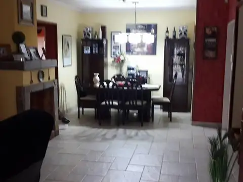 EN VENTA EN EL PALOMAR CHALET DE CON 5 DORMITORIOS, 3 BAÑOS Y 2 COCHERAS; LOTE DE 350M2 - FICHA 6622