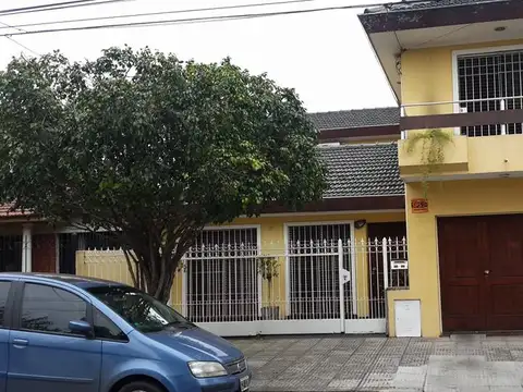 EN VENTA EN EL PALOMAR CHALET DE CON 5 DORMITORIOS, 3 BAÑOS Y 2 COCHERAS; LOTE DE 350M2 - FICHA 6622