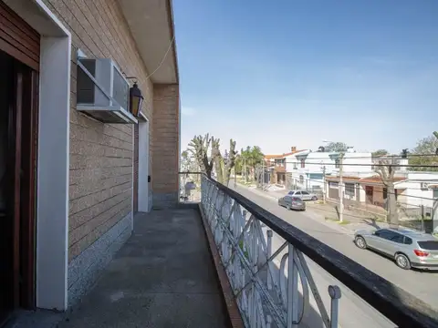 Venta Casa  en Las Piedras 4 dormitorios  Amplia
