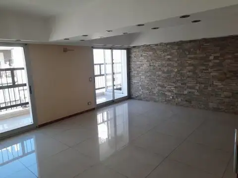 Moderno y lujoso piso de 5 ambientes, con dependencia, COCHERA y baulera