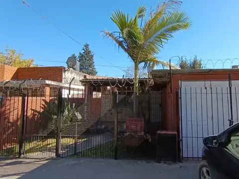 VENTA CASA 3 AMBIENTES CON QUINCHO EN LIBERTAD