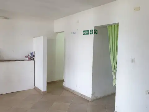 CASA EN VENTA  + 2 LOCALES LA PLATA APTO BANCO
