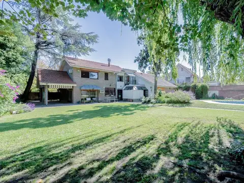 Venta Casa Ciudad Jardín | 1320m2 Lote | 4 Suites