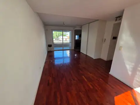  RESERVADO  Excelente monoambiente al frente con balcón aterrazado con parrilla!