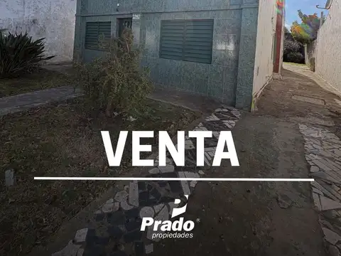 CASA CON AMPLIOS AMBIENTES