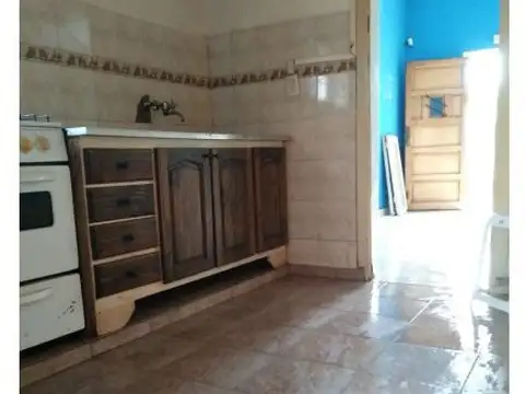 Venta Casa 3 ambientes con local y dependencia en Morón