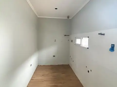 Casa 7 ambientes con 2 baños