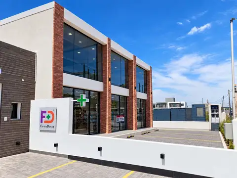 VENTA LOCAL DOCTA  DOBLE ALTURA CON DEPÓSITO 210m2