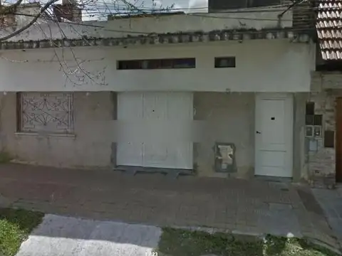 Casa en venta - 3 Dormitorios 2 Baños 2 Cocheras - 329Mts2 - Lanús Oeste