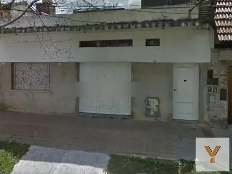 Casa en venta - 3 Dormitorios 2 Baños 2 Cocheras - 329Mts2 - Lanús Oeste