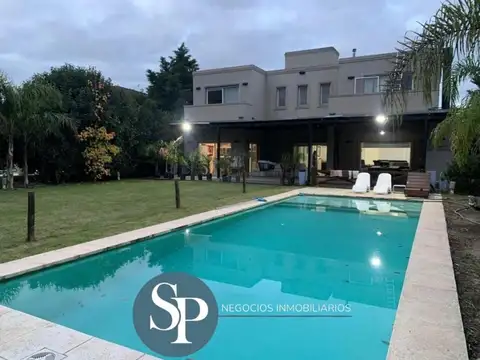 Casa En Venta En La Montura