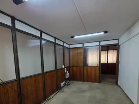 Oficina 5 ambientes con 1 baño