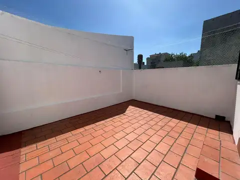 Depto Tipo Casa en Alquiler en Parque Chas, $ 1.400.000