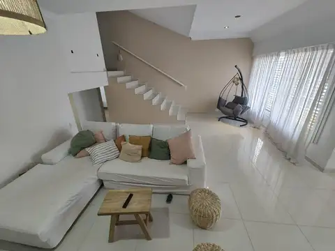 Casa 5 ambientes con 4 baños