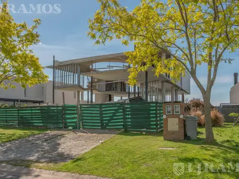 Casa en Construccion a la Laguna MARINAS PG