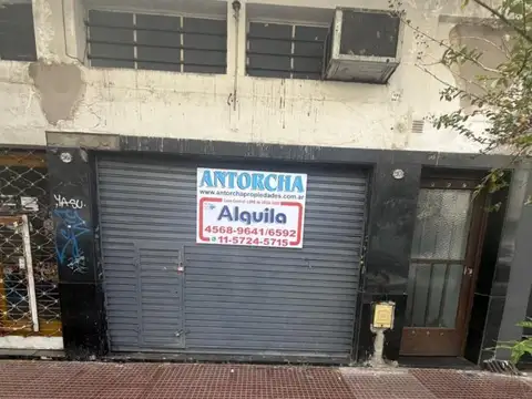 LOCAL 3X8 CON VIDRIERA Y ENTRE PISO APTO TODO DESTINO