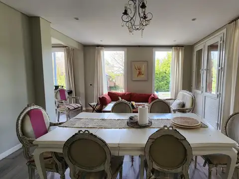 Casa en Alquiler Temporal con 2 cocheras