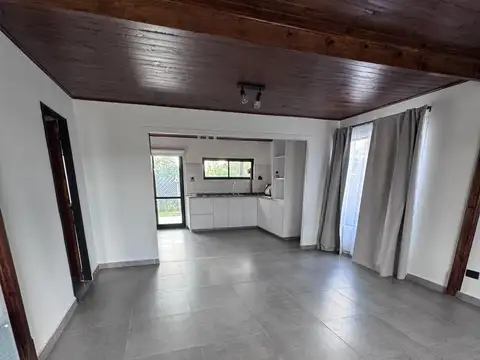 Casa 4 ambientes con 1 baño