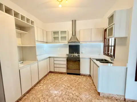 VENTA CASA 4 AMB CON PARQUE PILETA - RAMOS MEJIA