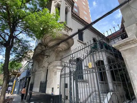 Venta - Casa estilo tudor - Alvear 1258