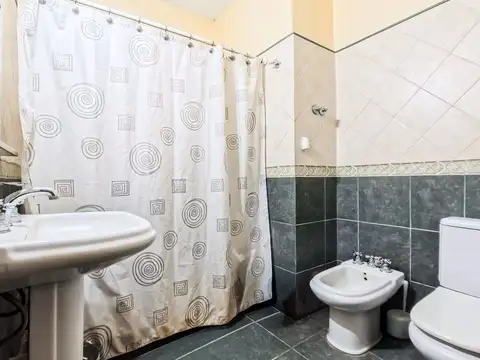 VENTA CASA 2 AMB CON PARQUE RANELAGH