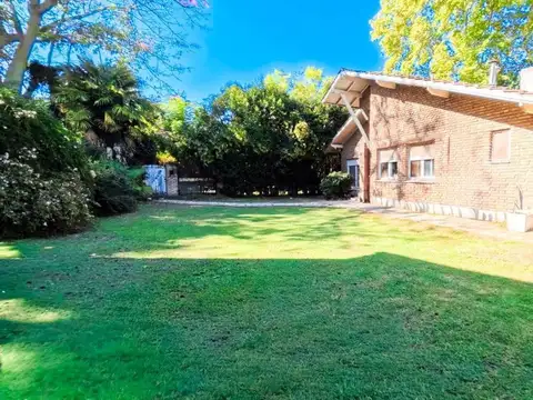 VENTA CASA 2 AMB CON PARQUE RANELAGH