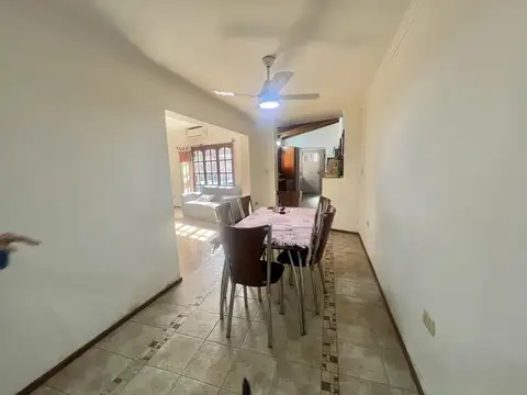 Casa 5 ambientes con 1 baño