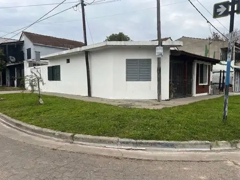 CASA EN VENTA LA PLATA PH FRENTE 2 DORMITORIOS