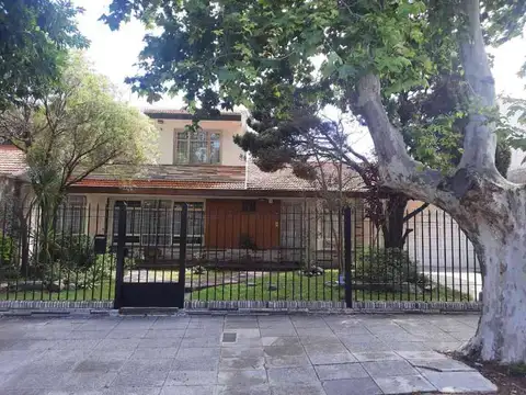 CHALET EN MUY BUEN ESTADO EN QUILMES