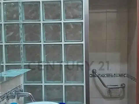 Casa 6 ambientes con 1 baño
