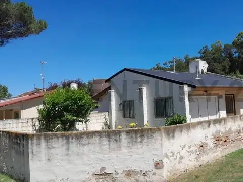 C 21 LOPAZZO - OPORTUNIDAD VENDEMOS CASA REFACCIONADA CON GAS DE RED EN CLAROMECO