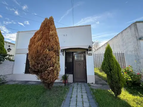 CASA 4 AMBIENTES VENTA LOMAS DE ZAMORA CON JARDÍN