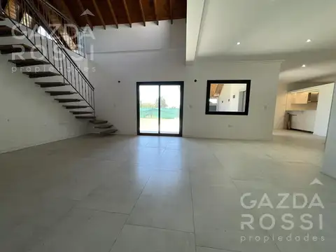 Casa en Venta con 2 cocheras