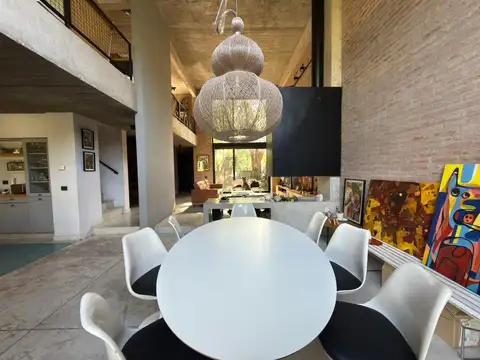 Casa 6 ambientes con 3 baños