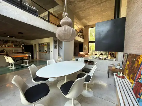 Casa en Alquiler con 1 cochera