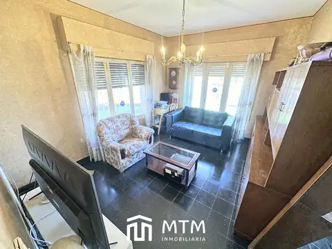 Casa 9 ambientes con 2 baños