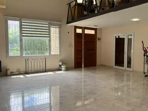 Casa 7 ambientes con 3 baños