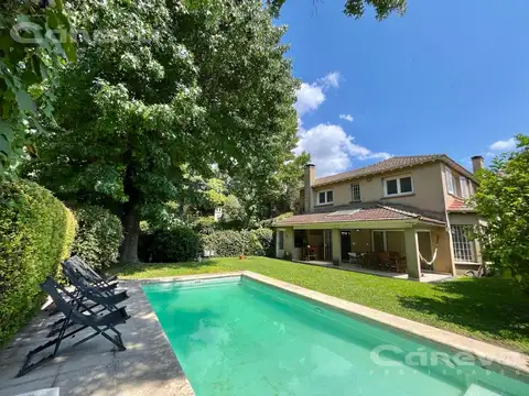 Casa en venta San Isidro Casco histórico, 5 dormitorios, 5 baños, jardín con pileta, galería