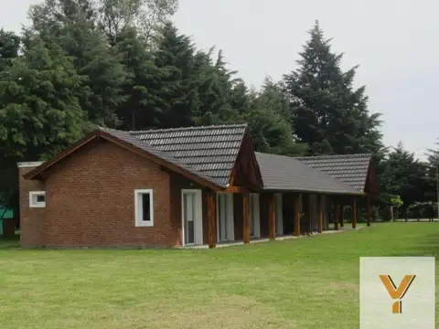 Casa en venta - 4 Dormitorios 2 Baños - 1.475Mts2 - Luján