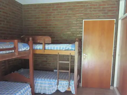 Casa 5 ambientes con 2 baños