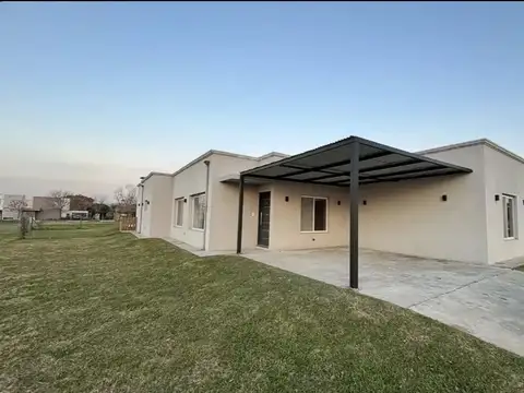 Casa en Alquiler en San Sebastian, USD 950