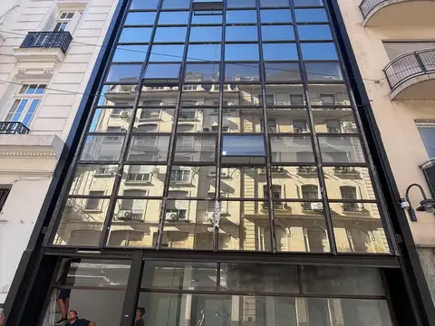 Edicicio 6 plantas de 120 m2 c/u 800 m2 totales, AA central y ascensor, oportunidad local con ofi