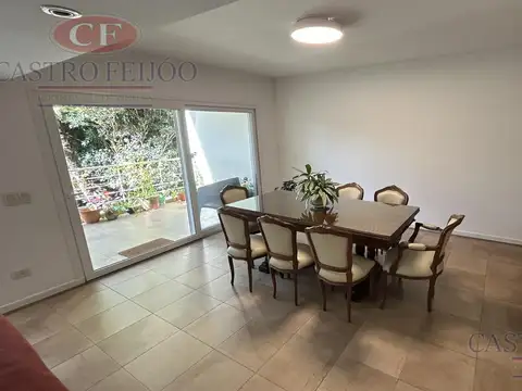 Casa 8 ambientes con 3 baños