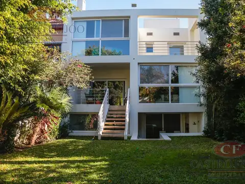 Excelente casa racionalista  y diseño Moderno - Ubicación priviliegiada - Salta al 2000 en Venta