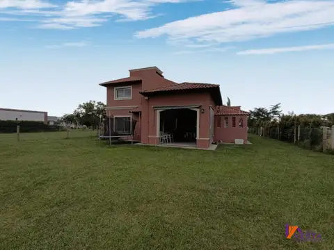 Casa 5 ambientes con 2 baños